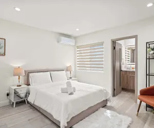 Photo 3 - Stylish New Home Bright, Modern & Fully Stocked