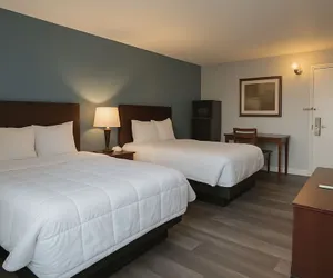 Photo 4 - Blueway Inn & Suites Roseville