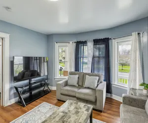 Photo 2 - Comfy 3br Flat Close To The Falls 3 Bedroom Apts