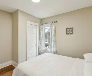 Photo 4 - Cozy Upper Flat Minutes From Niagara Falls 3 Bedroom Apts