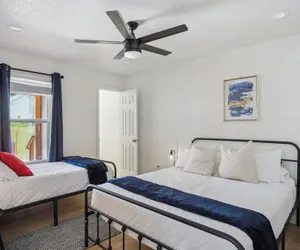 Photo 2 - Your Amazing 3br/2ba Downtown Delight!