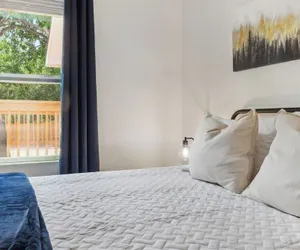 Photo 5 - Your Amazing 3br/2ba Downtown Delight!