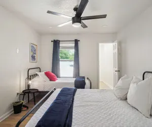 Photo 3 - Your Amazing 3br/2ba Downtown Delight!