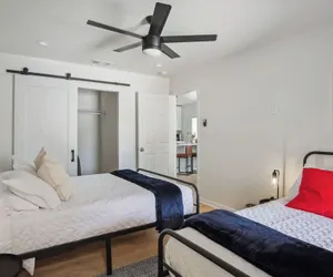 Photo 4 - Your Amazing 3br/2ba Downtown Delight!