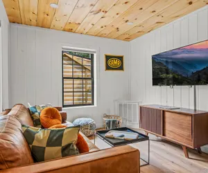 Photo 3 - 2bdrm Cabin 3 Gburg Pet-friendly Firepit Games