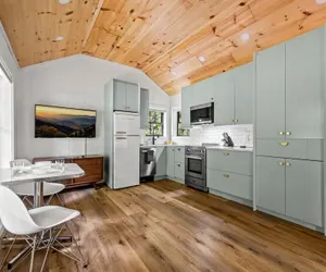 Photo 3 - Gburg Pet-friendly Studio Cabin 5 Firepit Games