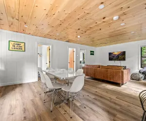 Photo 2 - 2bdrm Cabin 4 Gburg Pet Friendly Firepit Games