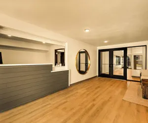Photo 4 - LivAway Suites Salt Lake City-Draper