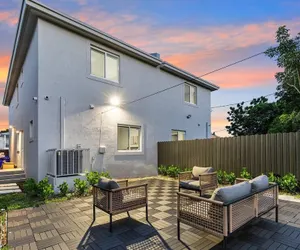 Photo 4 - Luxurious 4BR Miami Home With Large Patio & Outdoor Space!