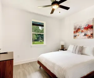Photo 3 - Luminous and Cozy 3BR 2Bath Escape