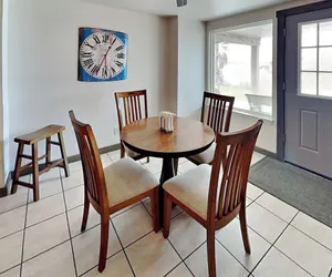 Photo 5 - 7 Palms by Miss Kitty’s