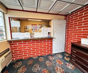 Photo 5 - Cloverleaf Motel By Belvilla Richmond Near Turnpike