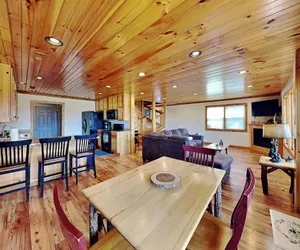 Photo 2 - Honey Bear Hideaway