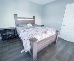 Photo 5 - Family-Friendly 3Br-Free Parking & Wifi