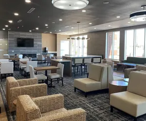 Photo 2 - La Quinta Inn & Suites by Wyndham Phoenix West / Glendale