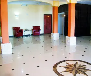 Photo 4 - Robinson Inn and Suites