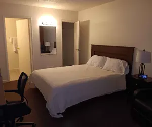 Photo 5 - Leisure Lodge Motel