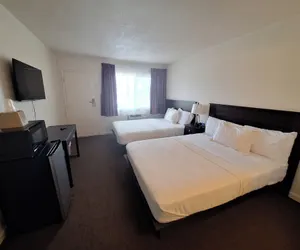 Photo 2 - Leisure Lodge Motel