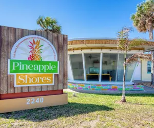 Photo 2 - Pineapple Shores Retro Inn
