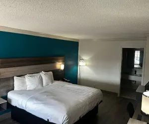 Photo 3 - Causeway Inn - Metairie