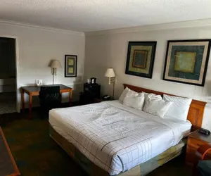 Photo 5 - Causeway Inn - Metairie