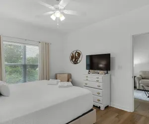 Photo 5 - Seagrove 2BR Near Lake & Beach + Free Tickets: Bikes, Dolphin Cruise & More!