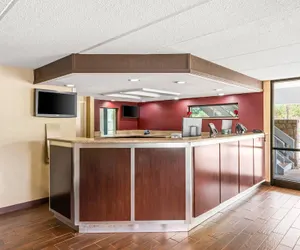 Photo 4 - Econo Lodge Hickory