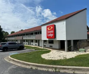 Photo 2 - Econo Lodge Hickory
