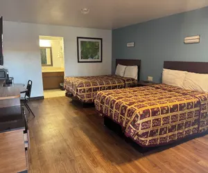 Photo 5 - spanish trails inn