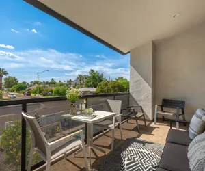 Photo 4 - NEW Desert Standard Modern 3-level Oasis