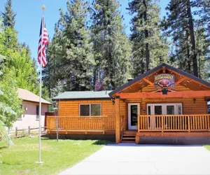 Photo 2 - Village Hideaway with Fire Pit