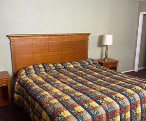Photo 2 - Ivory Tower Motor Inn