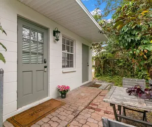 Photo 2 - NEW Bayside Escape Cozy Hideaway Near Bayshore