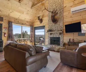 Photo 2 - Elk Lodge Cabin for 4!