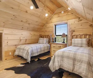 Photo 5 - Elk Lodge Cabin for 4!