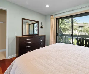 Photo 3 - Lakeview Condo