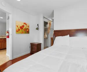 Photo 5 - Lakeview Condo