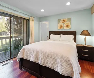 Photo 2 - Lakeview Condo