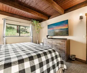 Photo 4 - Modern Moonridge Manor