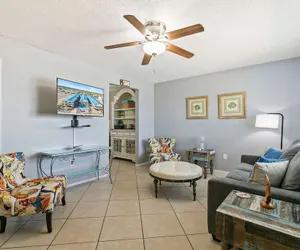 Photo 2 - 2BR Condo w Pool Beach Access and Walk to Hangout