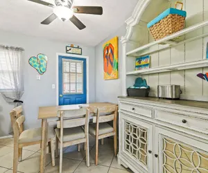 Photo 5 - 2BR Condo w Pool Beach Access and Walk to Hangout