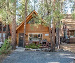 Photo 2 - Moonridge Hideaway