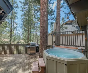 Photo 2 - Moonridge Manor