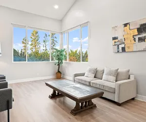 Photo 5 - Luxury Hilltop Designer House w Pool Great View