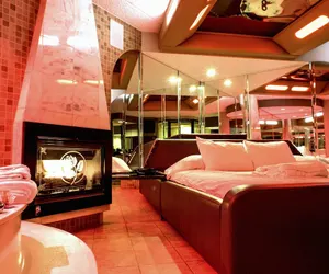 Photo 2 - Essence Suites