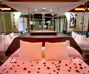 Photo 2 - Essence Suites