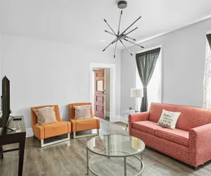 Photo 5 - Downtown Detroit Gem 3 Bedrooms & Culture!