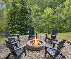 Photo 2 - Golf Resort Cabin w Hot Tub Firepit Pool