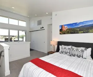 Photo 3 - Elegant Mountain Haven - King Bed & Fireplaces