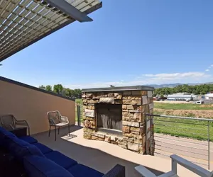 Photo 2 - Elegant Mountain Haven - King Bed & Fireplaces